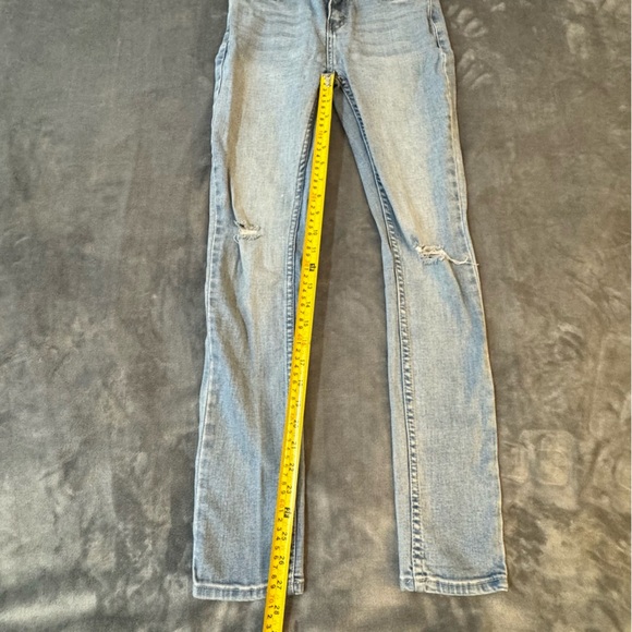 Levi's Women's Light Blue Skinny Jeans
#1278 - Picture 6 of 8